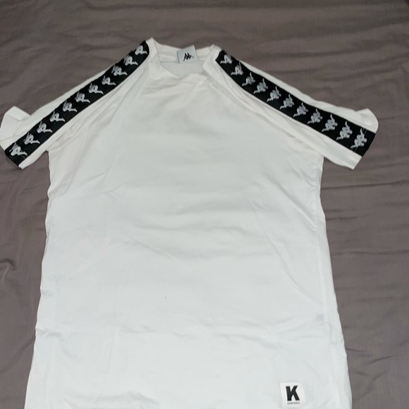 Like brand new vintage kappa t shirt with signs on the sleeves - Picture 5 of 5